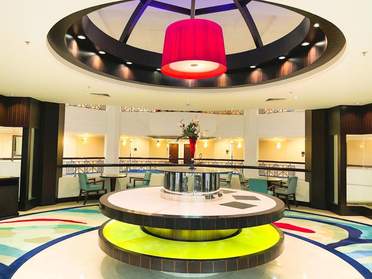 罗达阿尔布斯坦酒店 迪拜 外观 照片 The lounge at the airport