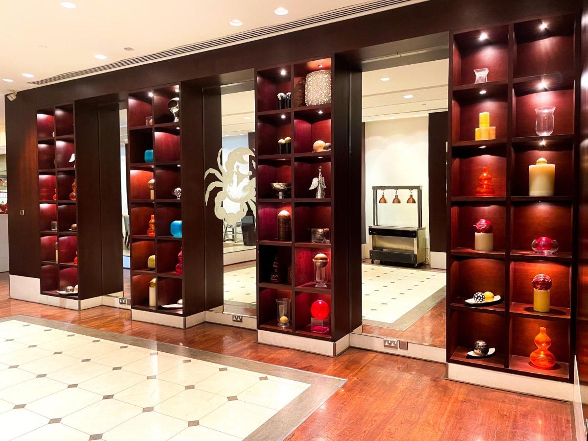罗达阿尔布斯坦酒店 迪拜 外观 照片 The interior of the hotel