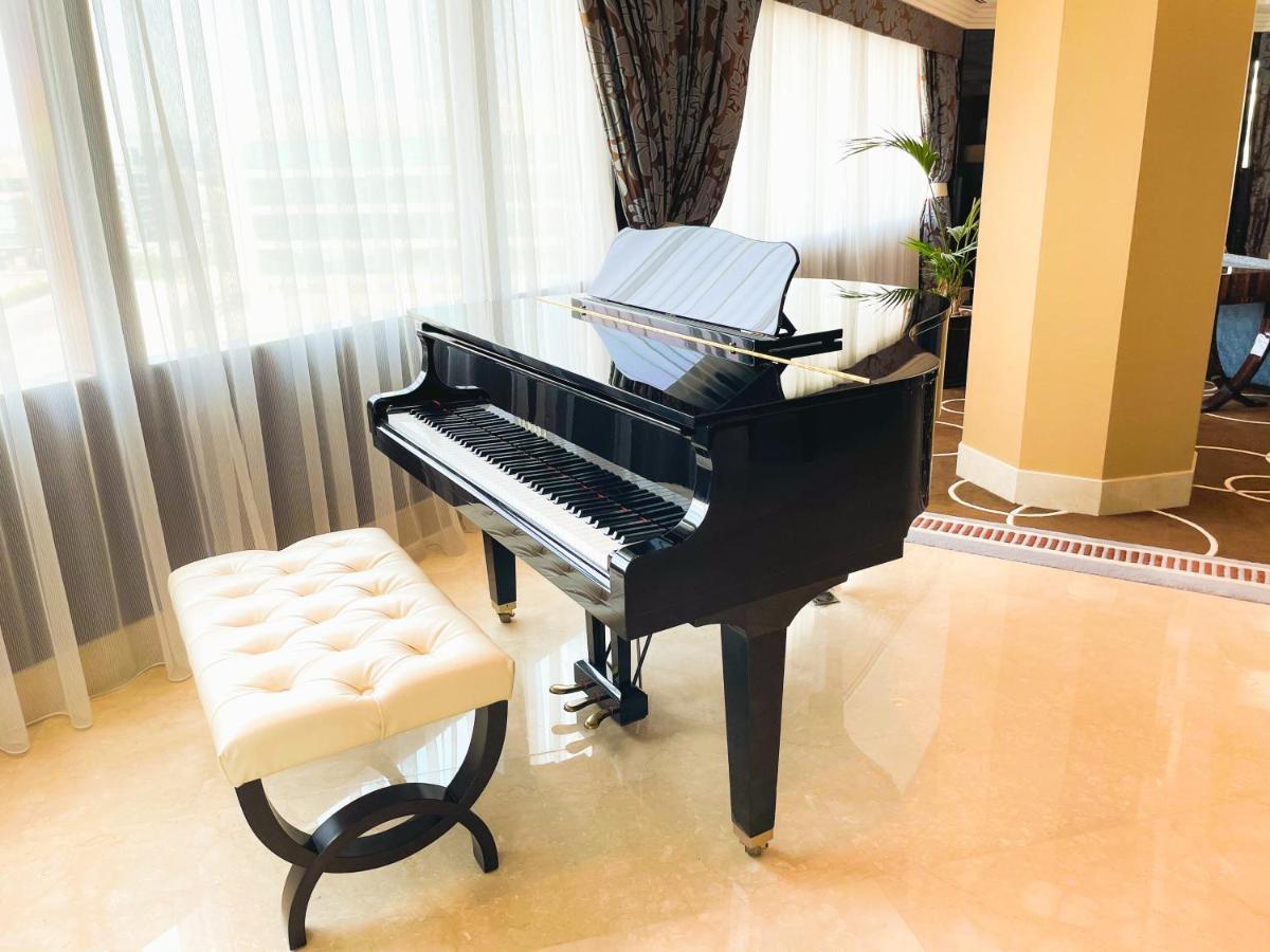 罗达阿尔布斯坦酒店 迪拜 外观 照片 A piano
