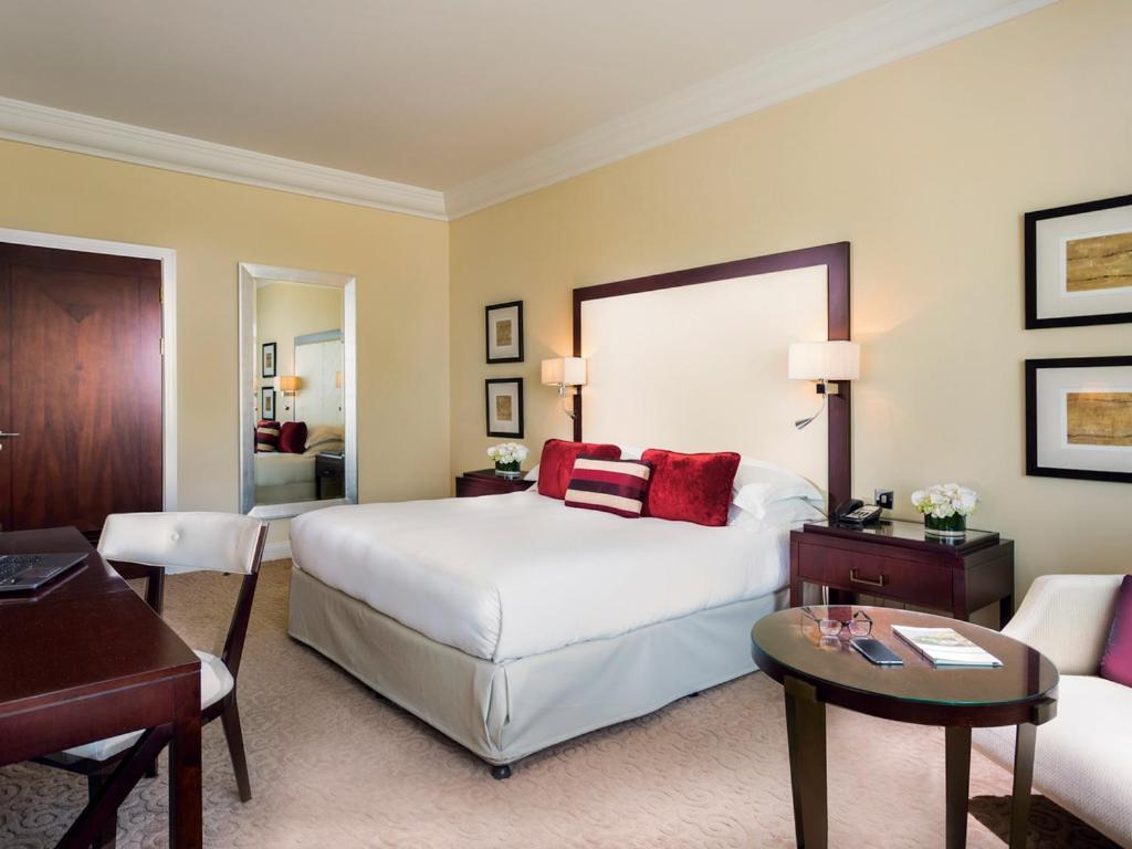 罗达阿尔布斯坦酒店 迪拜 外观 照片 A room at the InterContinental London