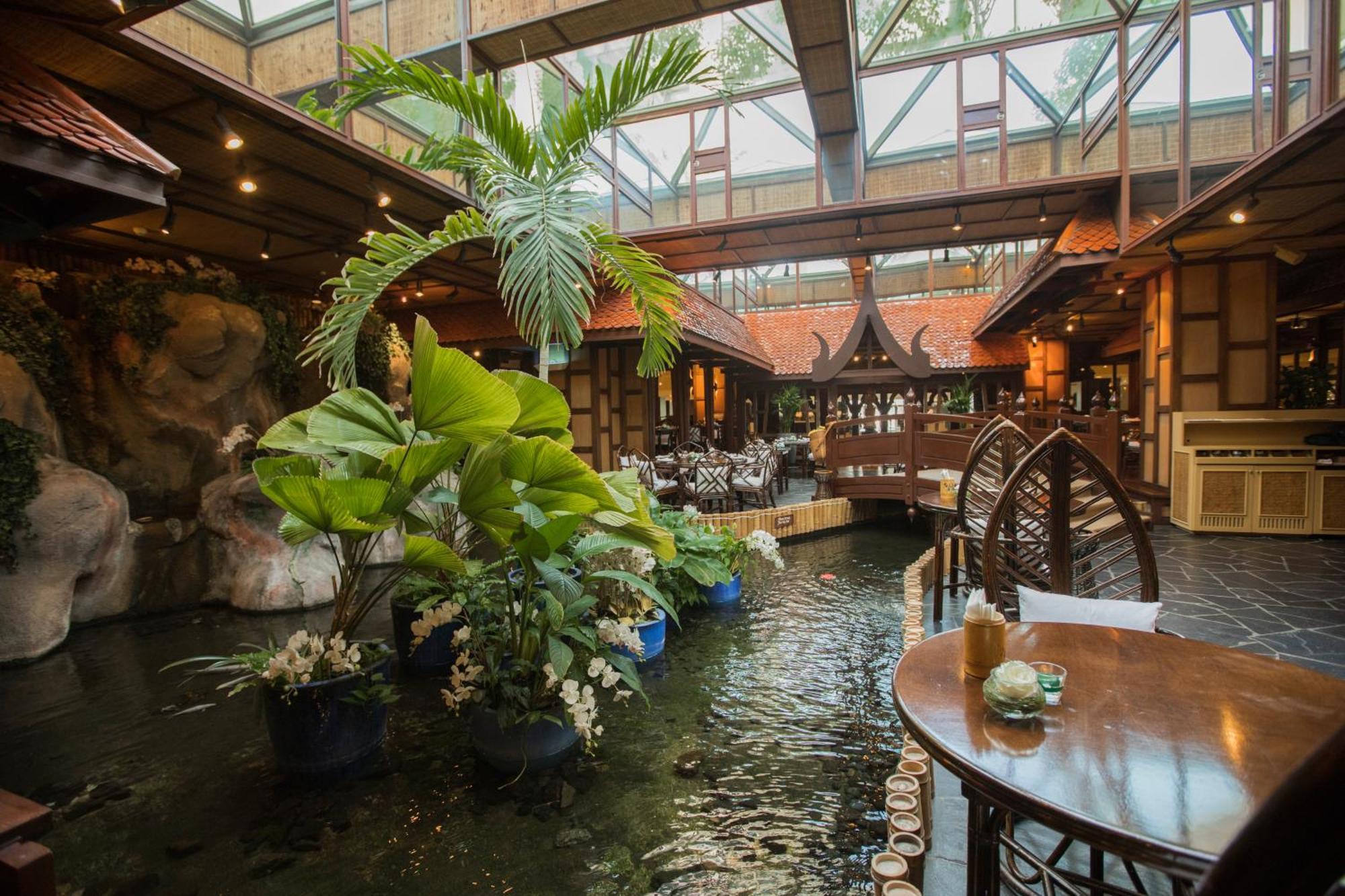 罗达阿尔布斯坦酒店 迪拜 外观 照片 The interior of the restaurant