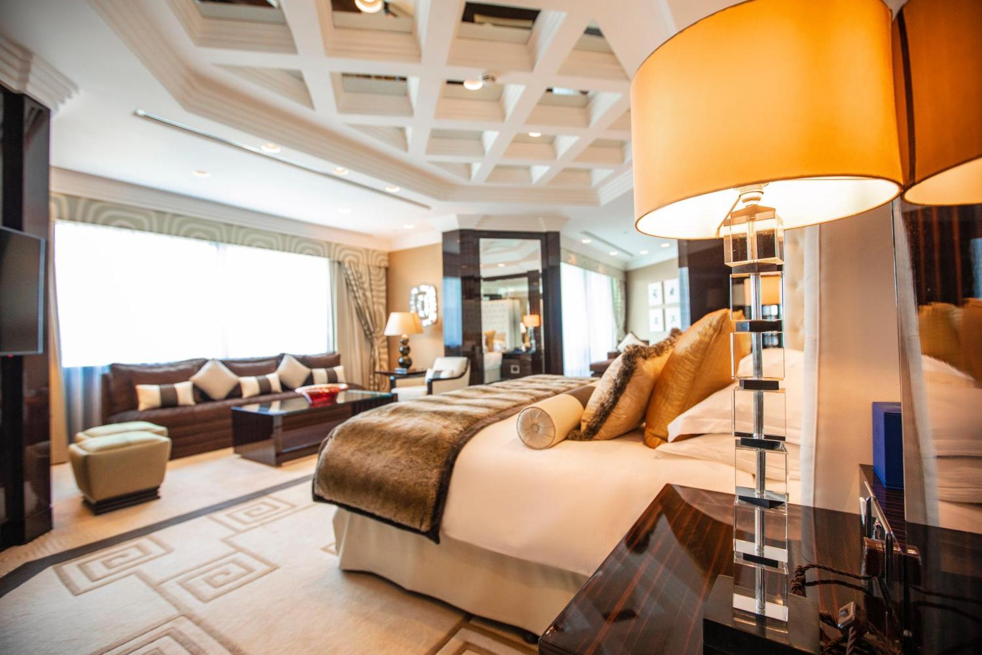罗达阿尔布斯坦酒店 迪拜 外观 照片 A suite at the Ritz-Carlton, DIFC