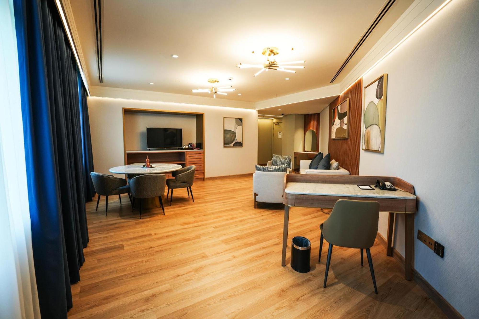 罗达阿尔布斯坦酒店 迪拜 外观 照片 A suite at the hotel