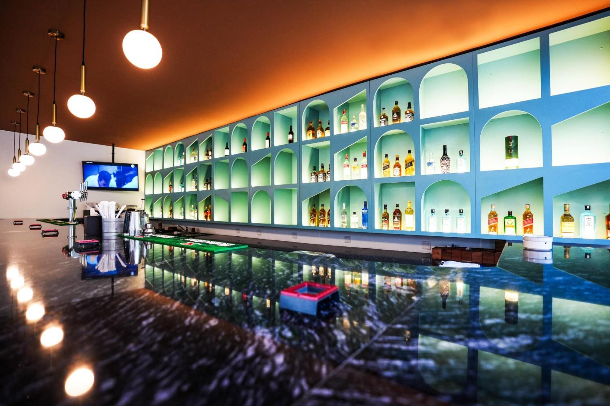 罗达阿尔布斯坦酒店 迪拜 外观 照片 The bar at the 101 bar